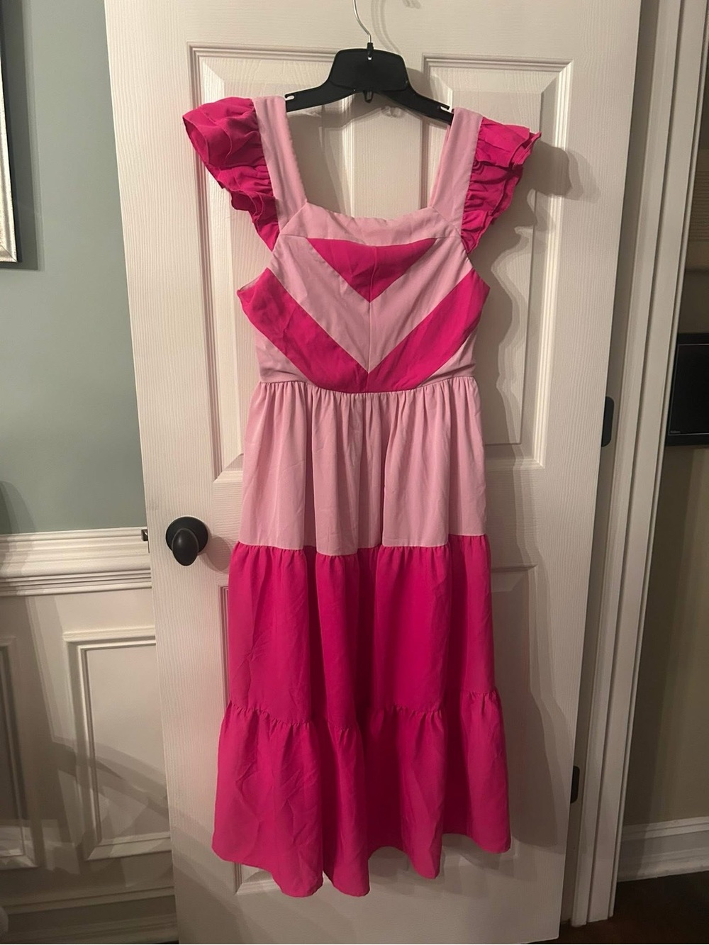 Boutique Entro medium pink midi dress chevron color block